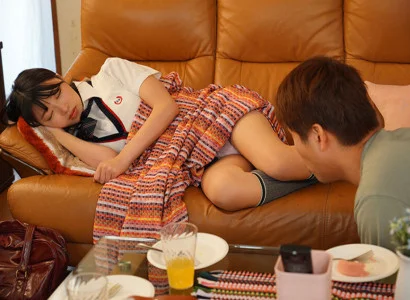 Gã đó quất em gái mới lớn của người yêu