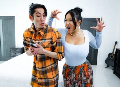 Thằng con trai làm mẹ kế xăm trổ hàng múp tới đỉnh cao
